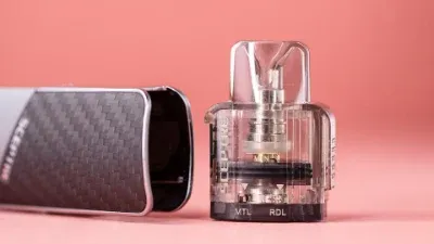 Close-up view of a KING PRO vape pod system showcasing its sleek carbon fiber texture and transparent pod with MTL and RDL settings, set against a pink backdrop.