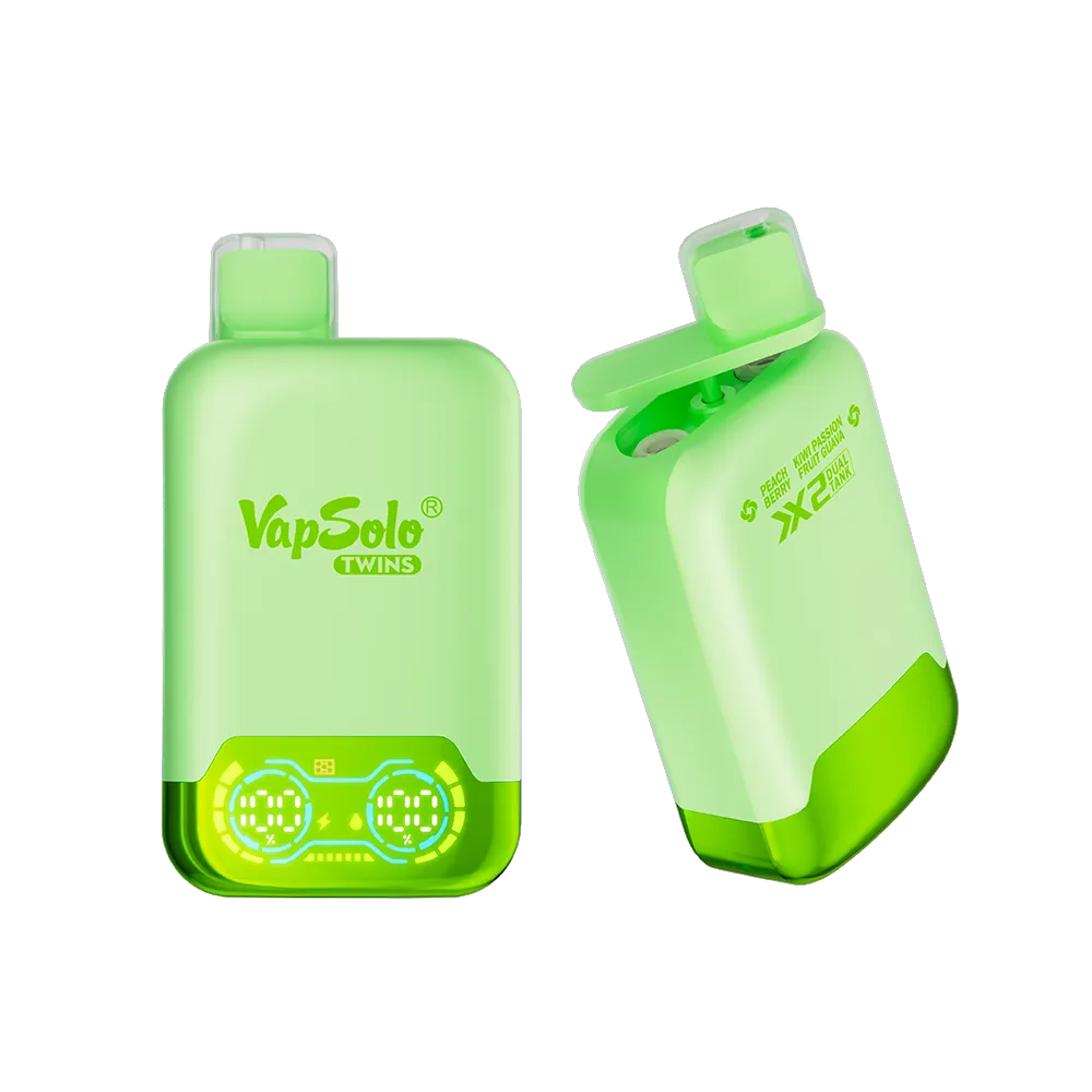 Zwei grüne VapSolo TWINS Vapes mit Beschriftung "Peach Berry Kiwi Passion Fruit Guava" und X2 Symbol, auf weißem Hintergrund.